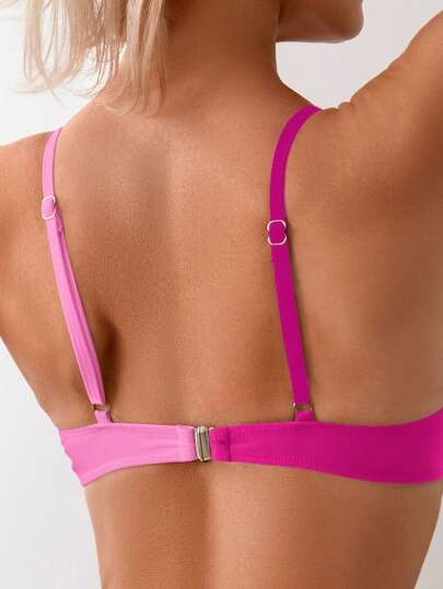 SHEIN Swim مجموعة بيكيني نسائية متقاطعة باللون الأزرق البحري للصيف ومزينة باللون الأسود والأبيض