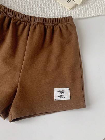 SHEIN سترة قصيرة الأكمام ذات غطاء رأس بطبعة دب كرتونية وشورت عارضي رمادي لطفل رضيع 2 قطعة/مجموعة