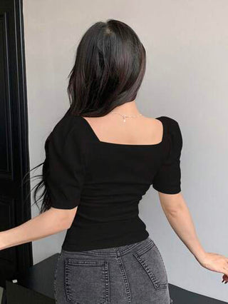 DAZY تي شيرت نسائي ضيق مناسب للصيف، منقوش بأكمام منتفخة وياقة مربعة