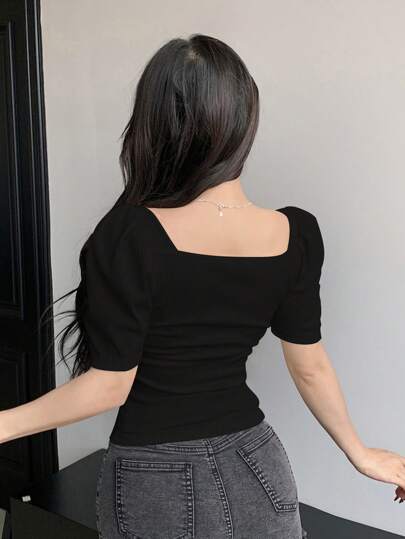 DAZY تي شيرت نسائي ضيق مناسب للصيف، منقوش بأكمام منتفخة وياقة مربعة