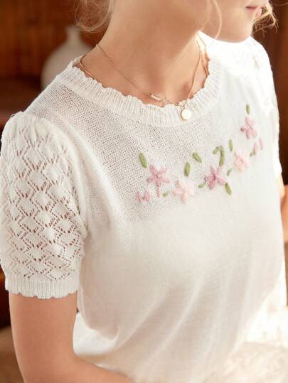 Knit Mix ملابس علوية تي شيرت نسائي أنيق مصنوع من الأقمشة المحبوكة على الطراز الفرنسي، مزين بالتطريز، أكمام قصيرة وقصة عادية، قطعة كاجوال بتصميم بسيط وعصري، مناسب لمناسبات العودة إلى المدرسة في فصلي الخريف والشتاء، ومناسب لمناسبات عيد الميلاد والشكر وراس ا