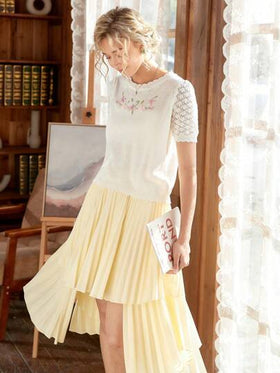 Knit Mix ملابس علوية تي شيرت نسائي أنيق مصنوع من الأقمشة المحبوكة على الطراز الفرنسي، مزين بالتطريز، أكمام قصيرة وقصة عادية، قطعة كاجوال بتصميم بسيط وعصري، مناسب لمناسبات العودة إلى المدرسة في فصلي الخريف والشتاء، ومناسب لمناسبات عيد الميلاد والشكر وراس ا