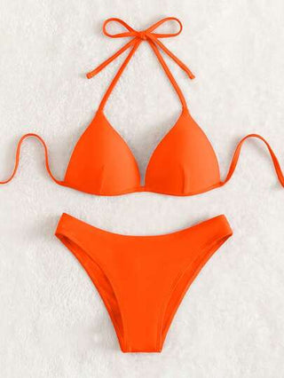 Swim Basics مجموعة بيكيني مكونة من قطعتين بسيطة وعصرية للنساء بتصميم حديث، بلونٍ واحد، تصلح لإرتدائها في فصل الصيف في الشاطئ أثناء الإجازات.