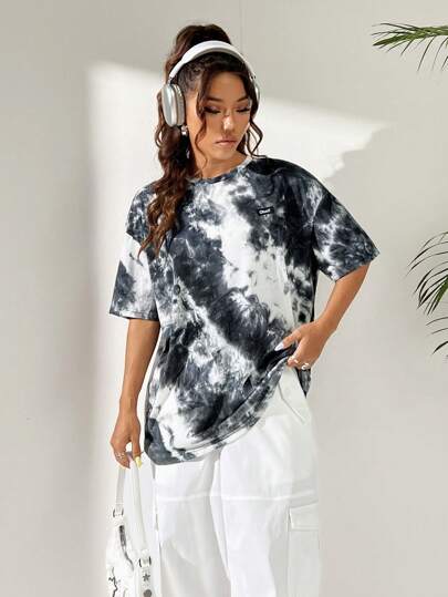 EZwear تي شيرت بياقة دائرية وطبعة تاي داي مزيج الرقع المحبوك للنساء