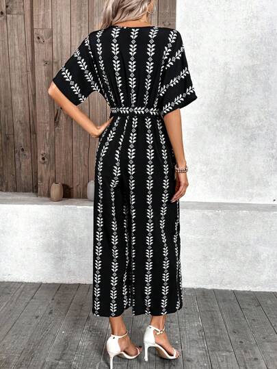 SHEIN LUNE جمبسوت كاملة الطباعة بياقة على شكل حرف V للنساء، كاجوال