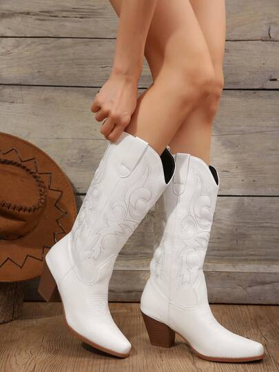 البوت الغربي الكاوبوي ، البوت المطرز بطريقة الفارس ، بوت متوسط الكاحل ، بوت تشيلسي ، بوت طويل حتى الركبة ، تصميم جديد للنساء