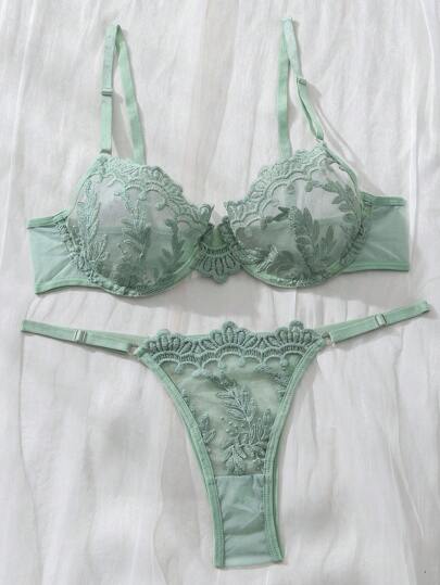 Pure Desire مجموعة ملابس داخلية للنساء تشمل سلكًا وسراويل ثونغ مطرزة بالأزهار على شبكة قطنية سادة ، ملابس داخلية