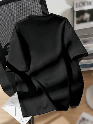 SHEIN تي شيرت تي شيرت كاجوال أبيض بسيط للأولاد في مرحلة المراهقة بطبعة سيارة سباق قصيرة الأكمام وياقة دائرية، للصيف