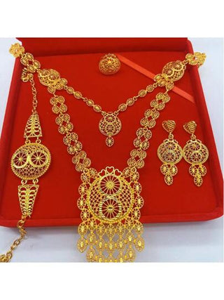 طقم مجوهرات نسائي دبي الفاخر من سبيكة النحاس (4 قطع) مطلي بالذهب، يتضمن قلادة طويلة وحلية أذن وخاتم  من الهند بتصميم فخم، ملحقات العروس الأنيقة ،مناسبة للزفاف وكذلك للإرتداء اليومي