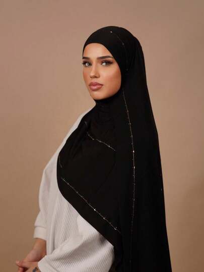 قطعة واحدة وشاح طويل محافظ ذو لون واحد مناسب للاستخدام اليومي للمرأة، وشاح رأس من جيرسيه ناعم بخطوط مستوية وزخرفة الماس الساخنة
