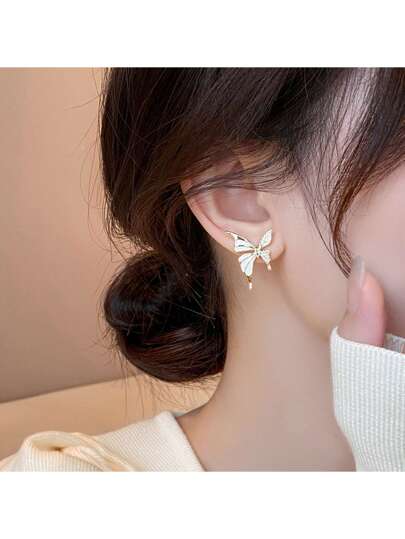 أقراط إكليلية غير متماثلة على شكل فراشة قطعة واحدة، أنيقة ومتعددة الاستخدامات، فخمة وأنيقة للنساء للارتداء اليومي