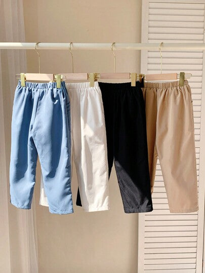 SHEIN مجموعة من 4 أطقم بنطلون أطفال من LMoss لتصميم أكاديمي بزخارف أزرار وجيوب للفتيان ، بقماش مريح وفضفاض، متعدد الاستخدامات للخارج والعطلات والمدرسة والبيت، مناسب لفصلي الربيع والصيف