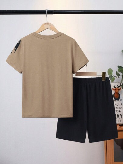 SHEIN مجموعة صبي توين قطعتين / شرطة تيشيرت وشورت منسدل بطبعة أسد للإرتداء المنزلي في الصيف
