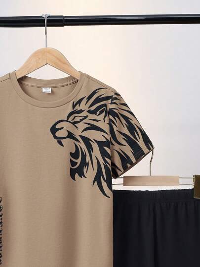 SHEIN مجموعة صبي توين قطعتين / شرطة تيشيرت وشورت منسدل بطبعة أسد للإرتداء المنزلي في الصيف