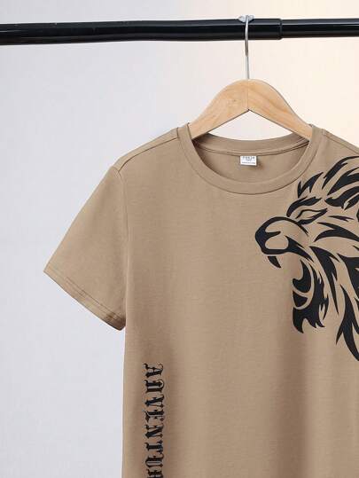 SHEIN مجموعة صبي توين قطعتين / شرطة تيشيرت وشورت منسدل بطبعة أسد للإرتداء المنزلي في الصيف