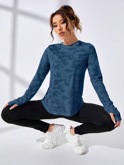 SHEIN Sport Studio تي شيرت رياضي نسائي بأكمام طويلة و طبعة كاموفلاج وظهر مفتوح مثقوب