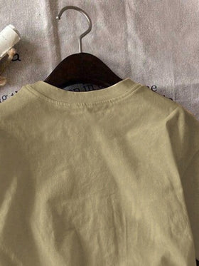 تي شيرت صبي شبابي عادي بياقة دائرية مطبوع عليه
