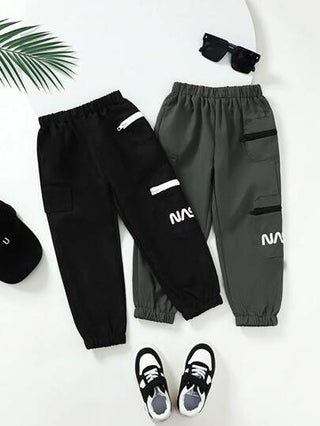 SHEIN مجموعة من قطعتين سراويل تريكو مطبوع عليها أحرف للأولاد الصغار، مريحة وكاجوال، مناسبة للهروب والعطلات والسفر والاسترخاء والاستجمام تحت أشعة الشمص في الصيف