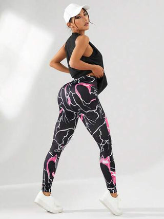 SHEIN Sport Studio طقم رياضي نسائي من 3 قطع: توب بشعار مطبوع فوق الخصر، وبنطلون ليجنز خصر عالي، وتوب أكروس الظهر بلون واحد