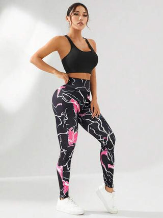 SHEIN Sport Studio طقم رياضي نسائي من 3 قطع: توب بشعار مطبوع فوق الخصر، وبنطلون ليجنز خصر عالي، وتوب أكروس الظهر بلون واحد