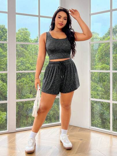 SHEIN EZwear مجموعة ملابس رياضية للسيدات بمقاس زائد من قماش الشبكة العسلية الملونة المكونة من سترة وشورت