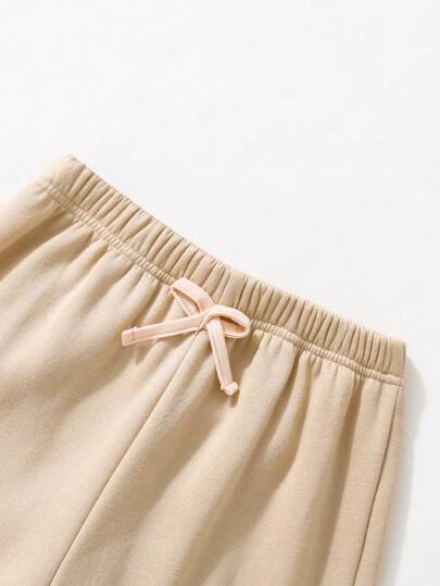 SHEIN Vintaside Kids مجموعة من ثلاث قطع للفتاة المراهقة تتضمن تي شيرت رياضي وسروال، متعدد الألوان