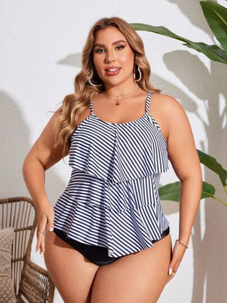 Swim Lushoire مجموعة تانكيني مخططة صيفية للسيدات ذوات المقاسات الكبيرة الأنيقات على الشاطئ