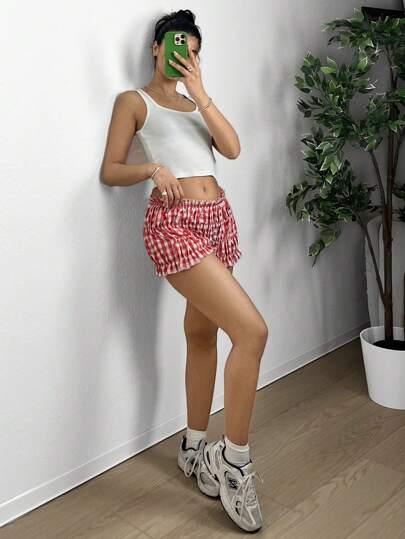 SHEIN EZwear شورت كاجوال للنساء بتصميم شبكي فقاعي للربيع والصيف، شورت قصير مكشكش، شورت قصير أحمر، شورت قصير مجعد، شورت قصير