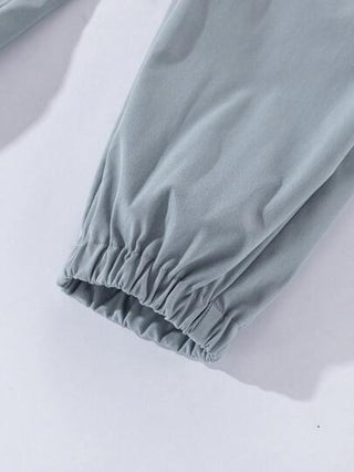 SHEIN 3 قطع / مجموعة بنطلونات طويلة بأسلوب عصري واسعة القَصَّة للأولاد المراهقين مزودة بأساور وحزام مصنوعة من نسيج مضلع بلون سادة عادي