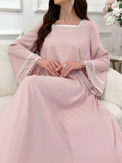 فساتين حريمي Al Najma فستان نسائي أنيق على الطراز العربي محتشم ، مزين بأساور مرصعة بالؤلؤ الاصطناعي، وياقة مربعة وأكمام طويلة واسعة