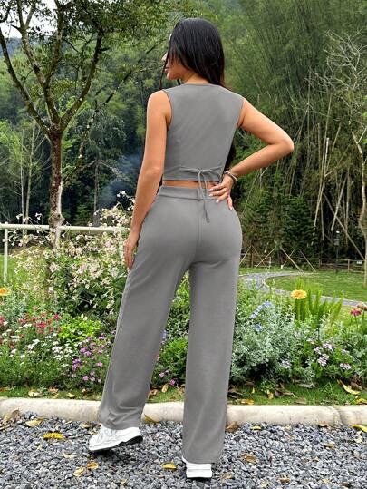PETITE مجموعة 2 قطعة تحتوي على سترة بسيطة بلون صامد وبنطلون كاجوال بأزرار أمامية للنساء