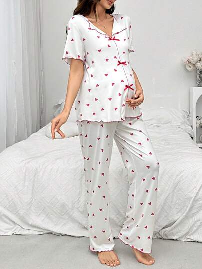 Shein Underwear&Sleepwear Maternity طقم بيجاما حمل مطبوع قلب مع ربطة عنق، ملابس علوية قصيرة الأكمام وشورت