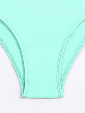 SHEIN Swim طقم بكيني بتصميم مقطع باللون الأحادي مع رُيش، طقم بكيني منفصل بتصميم لف للعطلة، الشاطئ الصيفي