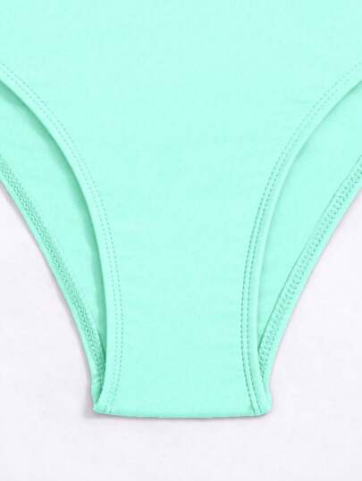 SHEIN Swim طقم بكيني بتصميم مقطع باللون الأحادي مع رُيش، طقم بكيني منفصل بتصميم لف للعطلة، الشاطئ الصيفي