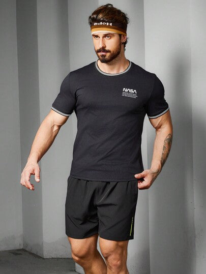 Manfinity Sport Corelite تي شيرت رياضي قصير الأكمام بتصميم ملائم للرجال، بحافة ذات لون متباين بسيط