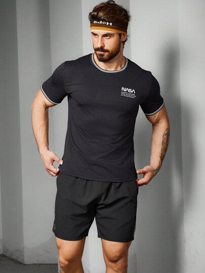 Manfinity Sport Corelite تي شيرت رياضي قصير الأكمام بتصميم ملائم للرجال، بحافة ذات لون متباين بسيط
