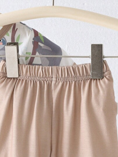SHEIN قميص قصير الأكمام مطبوع عليه صورة ثعلب بارد للأولاد الرضع مع بنطلون طويل، 2 قطعة لارتداء المنزل العارض العادي