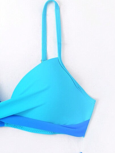 SHEIN Swim مجموعة بيكيني جذابة متقاطعة بألوان مختلفة لقضاء إجازة على الشاطئ للنساء