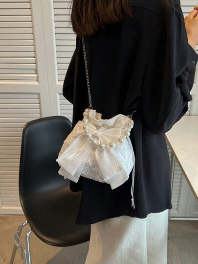 حقيبة دلو مزينة بسلسلة نسيجية وفيونكة مزخرفة بخرز صناعي، هدية مثالية لعيد الحب للنساء، حقيبة فيونكة للنساء، أفضل خيار هدية لعيد الحب، حقيبة فيونكة جميلة للنساء، كاواييي
