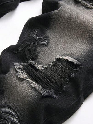 جينز رجالي ضيق المقاس بتصميم خط حروف مطرز، بتصميم ممزق ومج patched