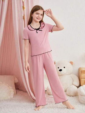 SHEIN طقم بيجاما محبوك بأكمام قصيرة وسروال للفتيات المراهقات متألق، أنيق بحاشية كشكش وزخرفة عقدة الفراشة