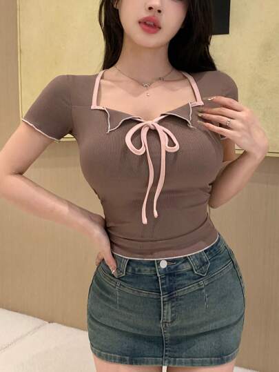 DAZY قميص تي شيرت نسائي أكمام قصيرة ذو حواف ملونة ورباط بسحاب , صيفي جميل