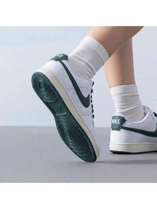Nike أحذية جديدة 2024 لرجال ونساء ، أحذية كاجوال رؤية المحكمة ، بيضاء ، من النوع Fv9952-101
