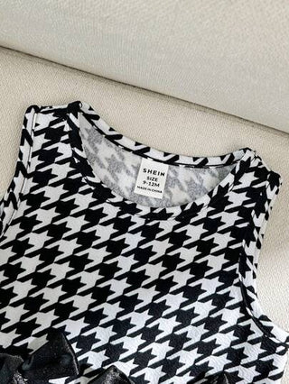 SHEIN فستان بيبي جيرل الصيفي بقصة A و بلا أكمام من الحياكة، تصميم رائع مربعات بلَون متعدد مع الحزام