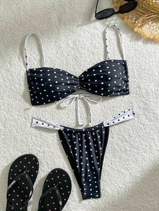 Swim Mod مجموعة بيكيني جذابة للمرأة مزينة بنقط بولكا دوت مطبوعة مع لمسات رومانسية للشاطئ، طبعة عشوائية