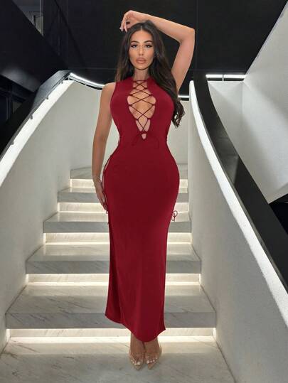SHEIN SXY فستان صيفي مثير بلا أكمام وقصة عبر الصدر مزينة بالفراغات والشقوق حتى الفخذ