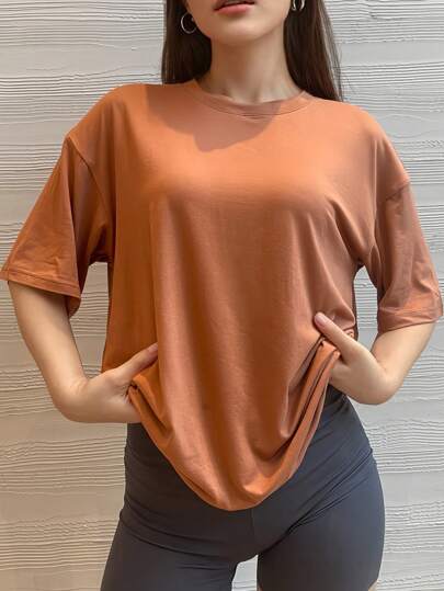 قميص تيشرت أساسي سادة أسود مريح للاوقات الحرة خلال الصيف قصير الأكمام بياقة منسدلة