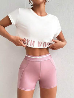 SHEIN Sovereign Charm بدلة رياضية نسائية مكونة من ملابس علوية كم قصير مكتوب عليه وشورت ضيق، ملابس رياضة رسمية عادية، بزي لممارسة التدريبات الرياضية