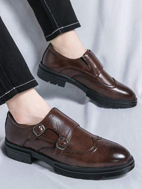 حذاء جلدي بني للرجال ، من نوع Slip-On Brogue Carved Pointed ، أحذية رسمية لرجال الأعمال لحفلات السبت والرقص والولائم والأعراس وزي العريس ، حذاء مونكي وسادة لليدين ، أحذية النادي الليلي