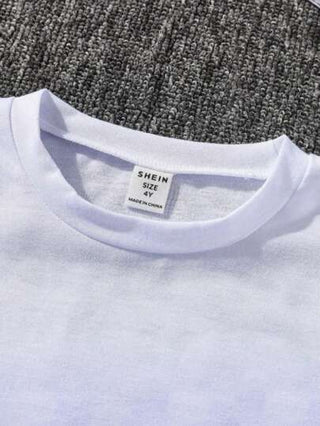 SHEIN تي شيرت صيفي للأولاد ذو ياقة دائرية وأكمام قصيرة مطبوع عليها حروف